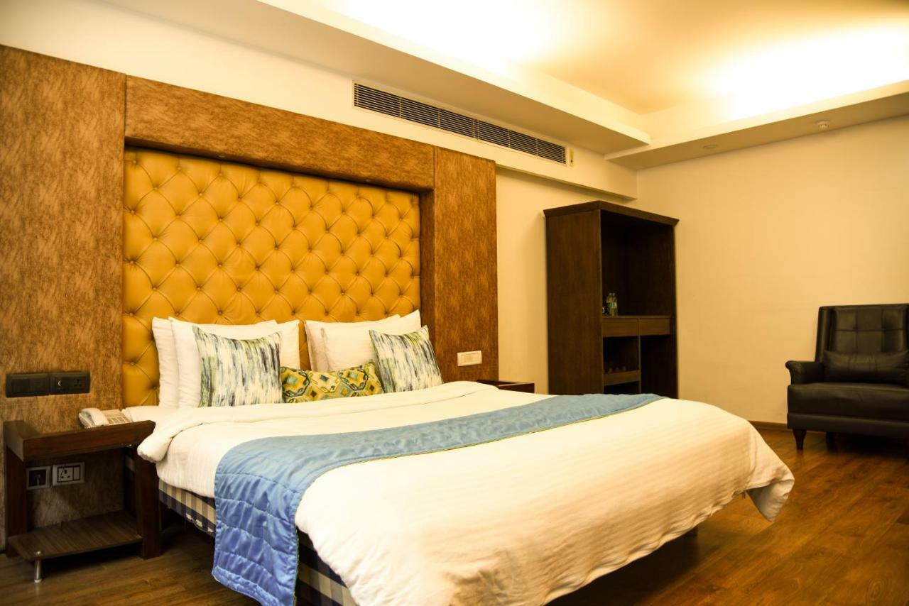 Virohaa Hotel Yeni Delhi Dış mekan fotoğraf